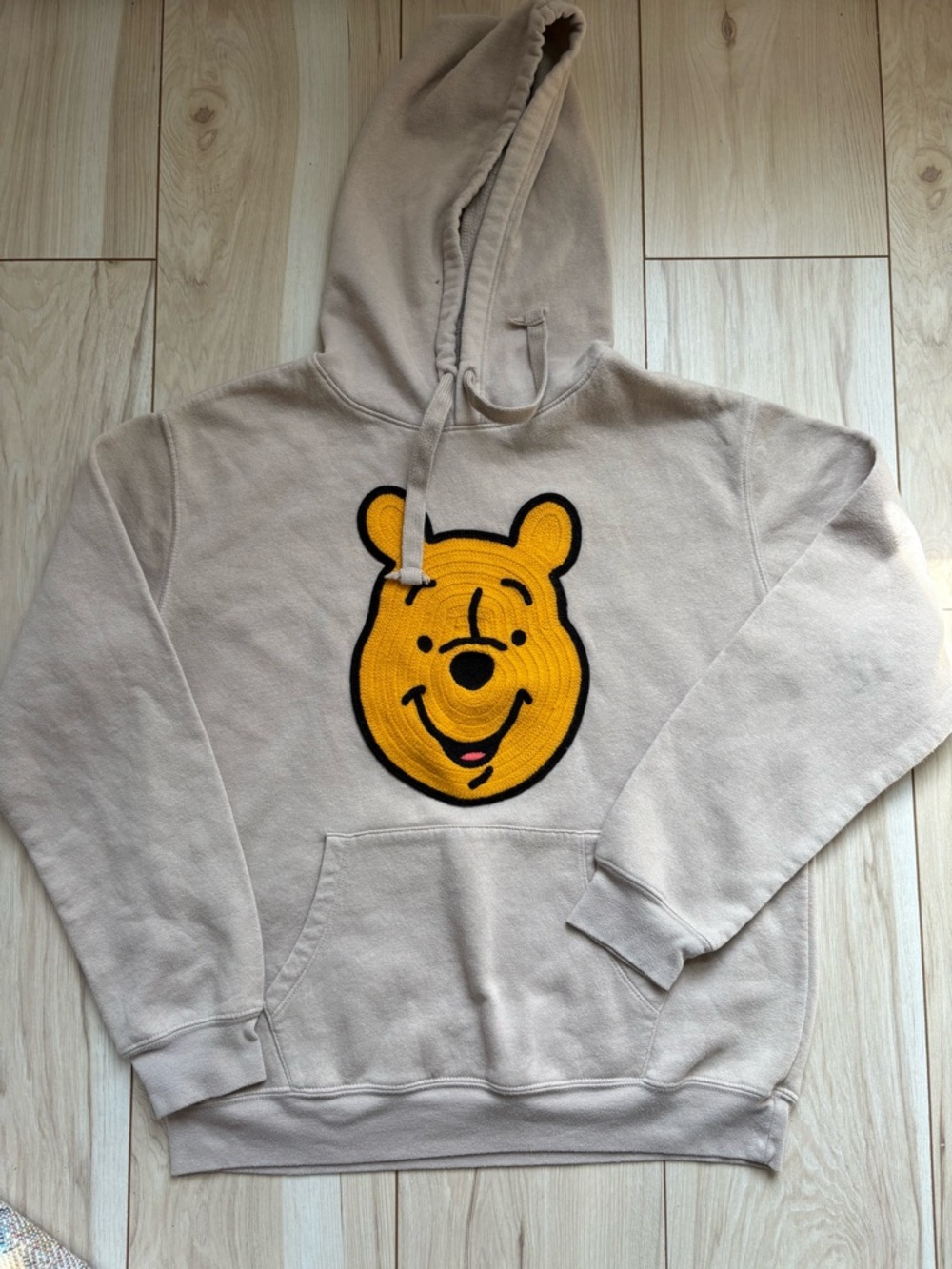 Disney Winnie the Pooh Hoodie Beige Sand Graphic Pullover Fleece Size Medium
